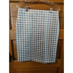 New York and Company White Silver Modest Skirt Size 6 Pencil